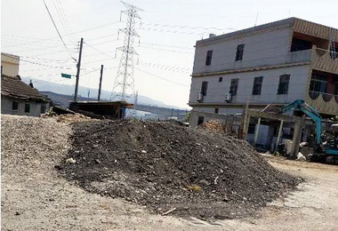 中市沙石長期未掩蓋堆路旁引發住民不滿(圖)