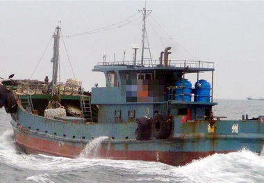 陸船越界捕魚又蛇行海巡押回15人(圖)