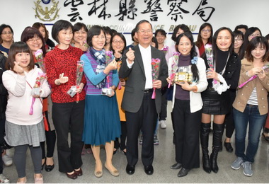 慶38婦女節雲林警慰問女性同仁(圖)