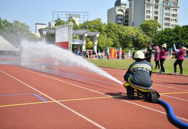 主持消防競技賽林明溱：籌經費汰換消防衣(圖)