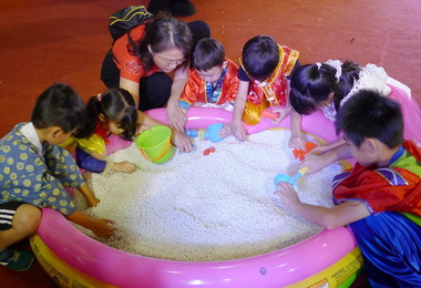 旅展推出沙中掏金搞熱氣氛(圖)