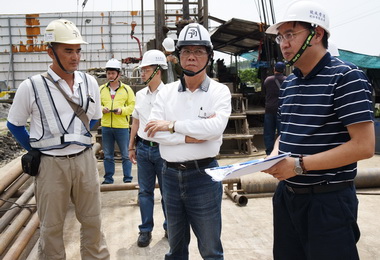 林明溱關注福興農場基地施工進度(圖)