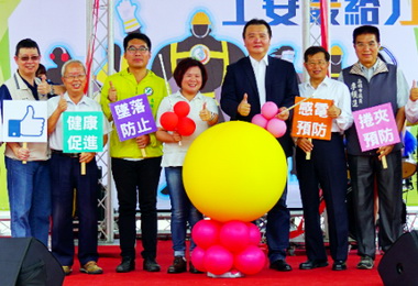 紀念職安衛生日勞工局邀民眾體驗工安(圖)