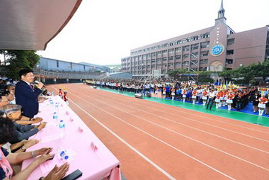 僑泰中學48週年校慶熱鬧滾滾(圖)