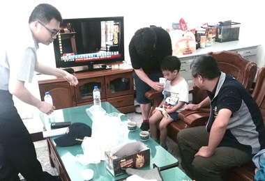 孩童路跑跑丟警協尋找回(圖)