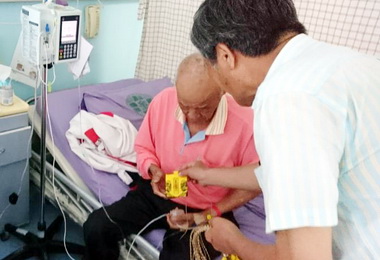 浩天宮大庄媽賜住院患者平安符(圖)