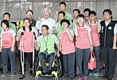 全國身障國民運動會李進勇授旗(圖)