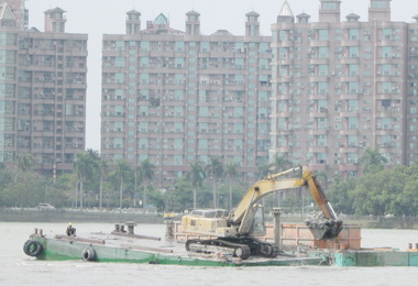 南台灣水情嚴峻民眾節約用水(圖)