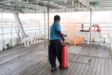 輪船公司辦理船舶災害防救演習(圖)