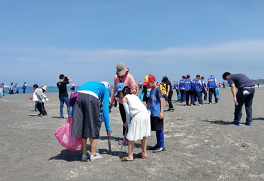 響應世界海洋日高市宣導無塑海洋(圖)