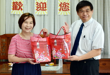 端午佳節將至洪瑞智慰問社福機構院民(圖)