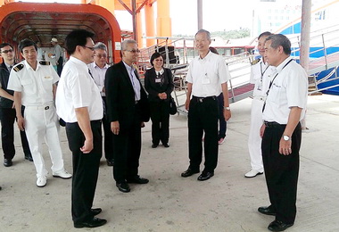 財政部長及關務署長視察金門小三通業務(圖)