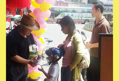 台中店家義賣一元愛心麵包為陳綢阿嬤募款(圖)