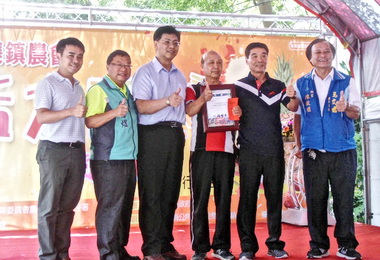 集集農會辦農特產品嚐會場面熱絡(圖)