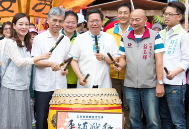 鄭文燦出席平鎮戰祭遶境活動(圖)