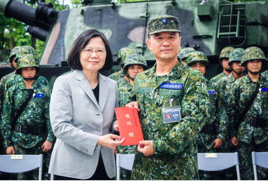 總統蔡英文端節慰勉官兵(圖)