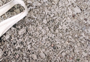 高雄關截獲2萬多公斤焚化爐底渣(圖)