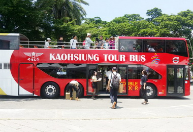 8月起開頂雙層巴士闢駛左營連潭線(圖)