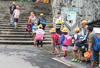 信義警分局執行護童專案(圖)