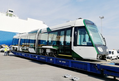 高雄輕軌二階車輛完成出廠測試啟運來台(圖)