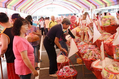 名間受天宮辦中元普渡熱面熱絡(圖)