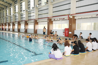 林明溱：活化利用竹山游泳池(圖)