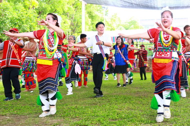 部落慶豐年祭傅萁參與同樂(圖)