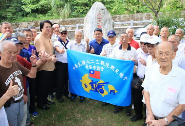 八二三戰役60週年  林右昌向英雄致敬(圖)