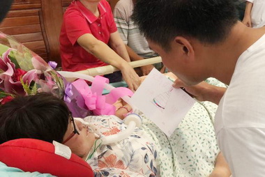 婦人因病離家240天光田醫院助返家慶生(圖)