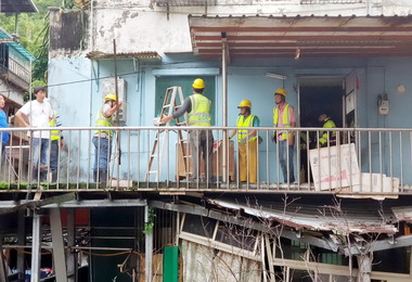 基隆新西街民宅地基流失林右昌：拆增違建(圖)