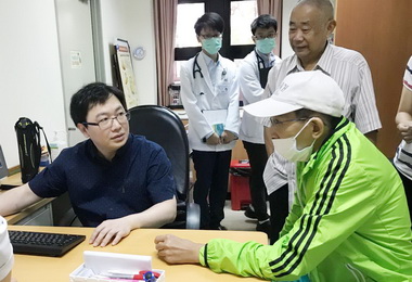 鬼門關走一遭董氏父子度驚心記者節(圖)