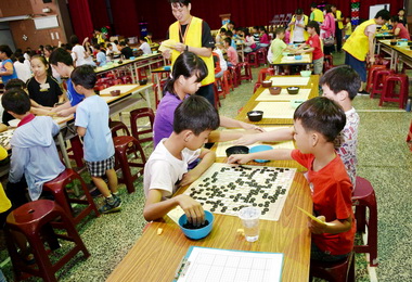 縣長盃圍棋賽400位選手尬棋藝(圖)
