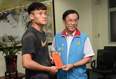 林明溱表揚總統教育獎得主(圖)