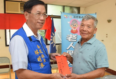 關心長輩林明溱續發名間假牙補助金(圖)