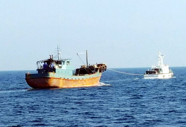 台中港發現非法越界陸船海巡押回偵辦(圖)