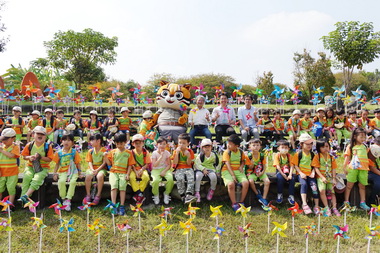 彩繪風車轉動屯藝打造彩色藝文場館(圖)