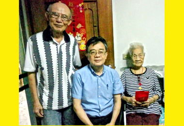 集集百歲人瑞陳沈絮喜收重陽節紅包(圖)