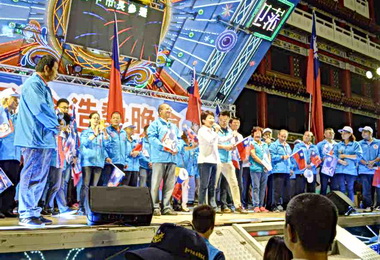 盧秀燕接連二天在海線造勢掃街(圖)