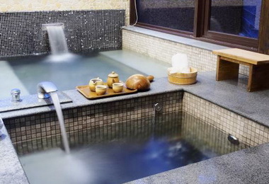 日月潭飯店業者推溫泉季暖心泡湯吸引民眾(圖)