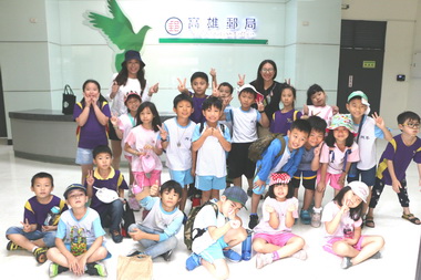 苓洲國小參訪高雄郵政總局(圖)