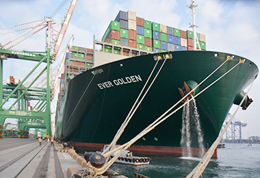 長榮海運【長富輪】貨櫃輪首航高雄港(圖)