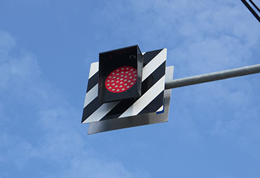 交通局設置太陽能警示設施(圖)