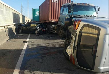 西濱梧棲路段發生六車連環撞(圖)