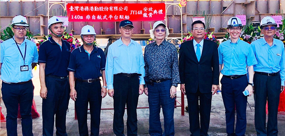 臺灣港務港勤公司新造140m非自航式平台駁船(臺港514001號)舉行安龍典禮(圖)