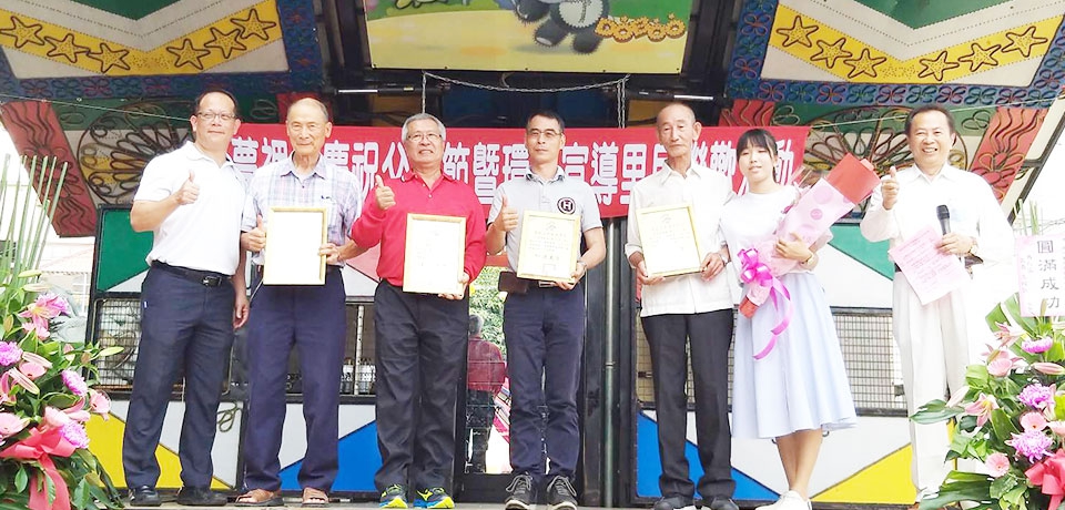 鳥松區公所提前慶祝父親節(圖)