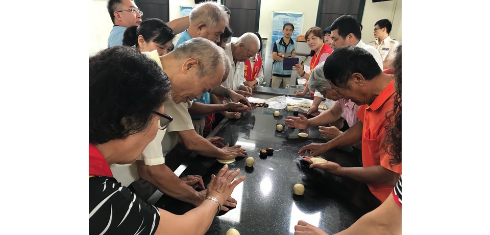月餅送溫情：雲林榮服處與環科大攜手(圖)