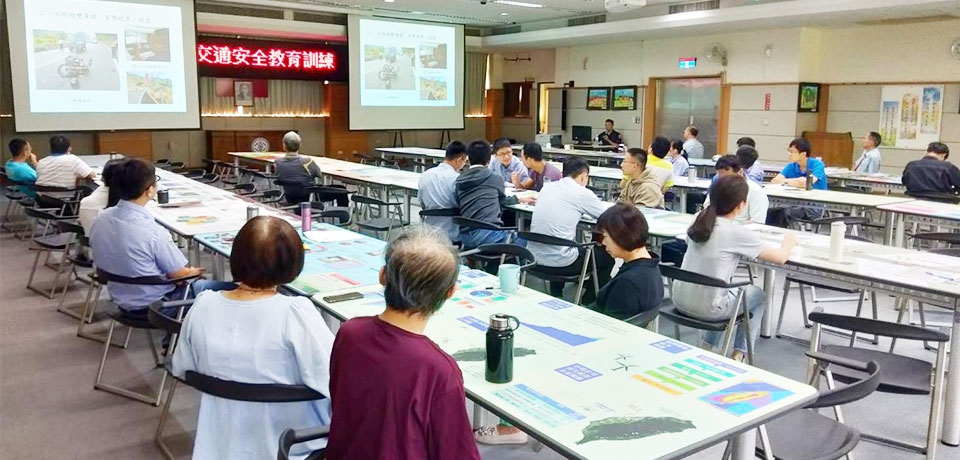 深化台電員工交通安全觀念和平警赴發電廠教育宣導(圖)