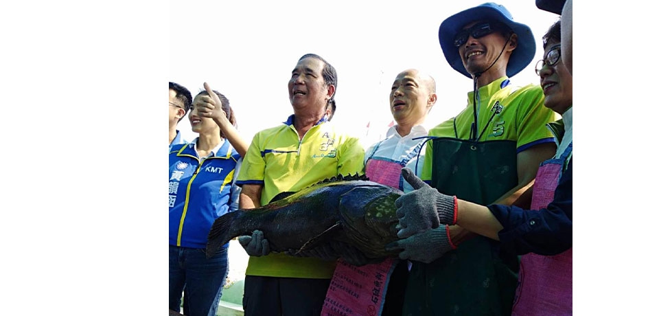 韓市長「賣菜郎」今天養魚去!(圖)