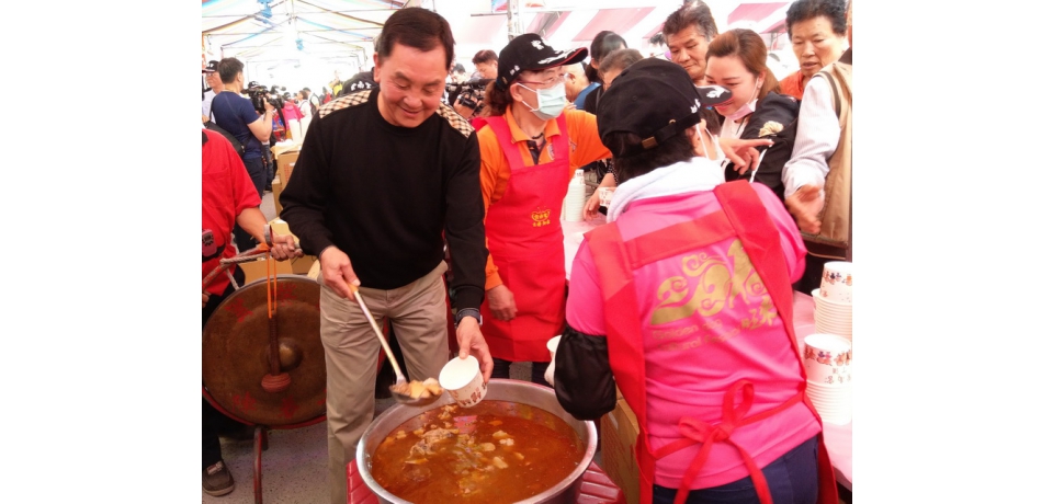 香火鼎盛竹山鎮紫南宮主委莊秋安歡迎信眾來吃丁酒呷平安庚子鼠年財源滾滾(圖)