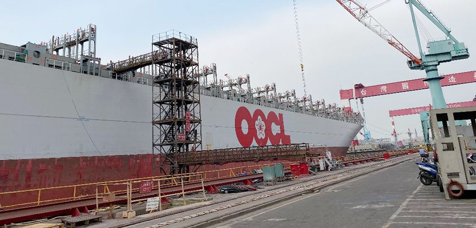 行經大陸輪船進台船維修(圖)
